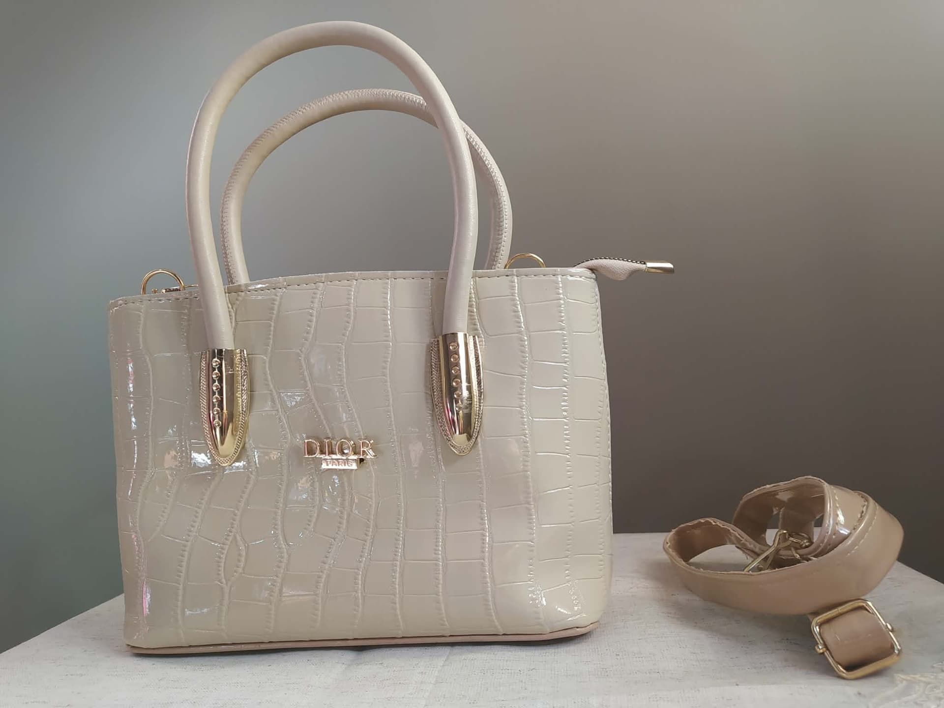 DIOR